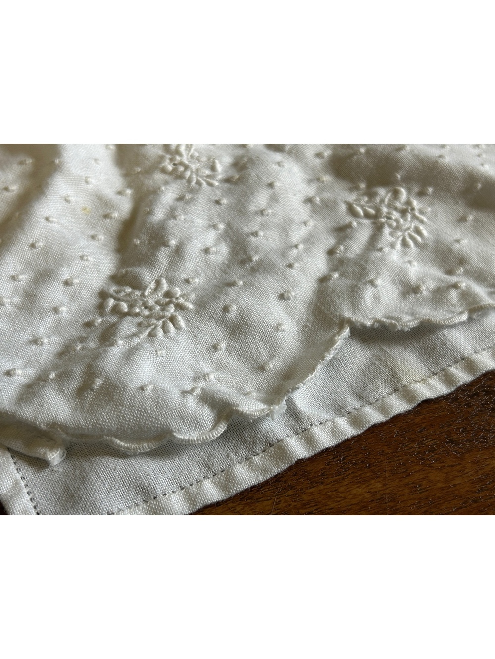 Vintage White Embroidered Linen Hand Towel with Floral Pattern